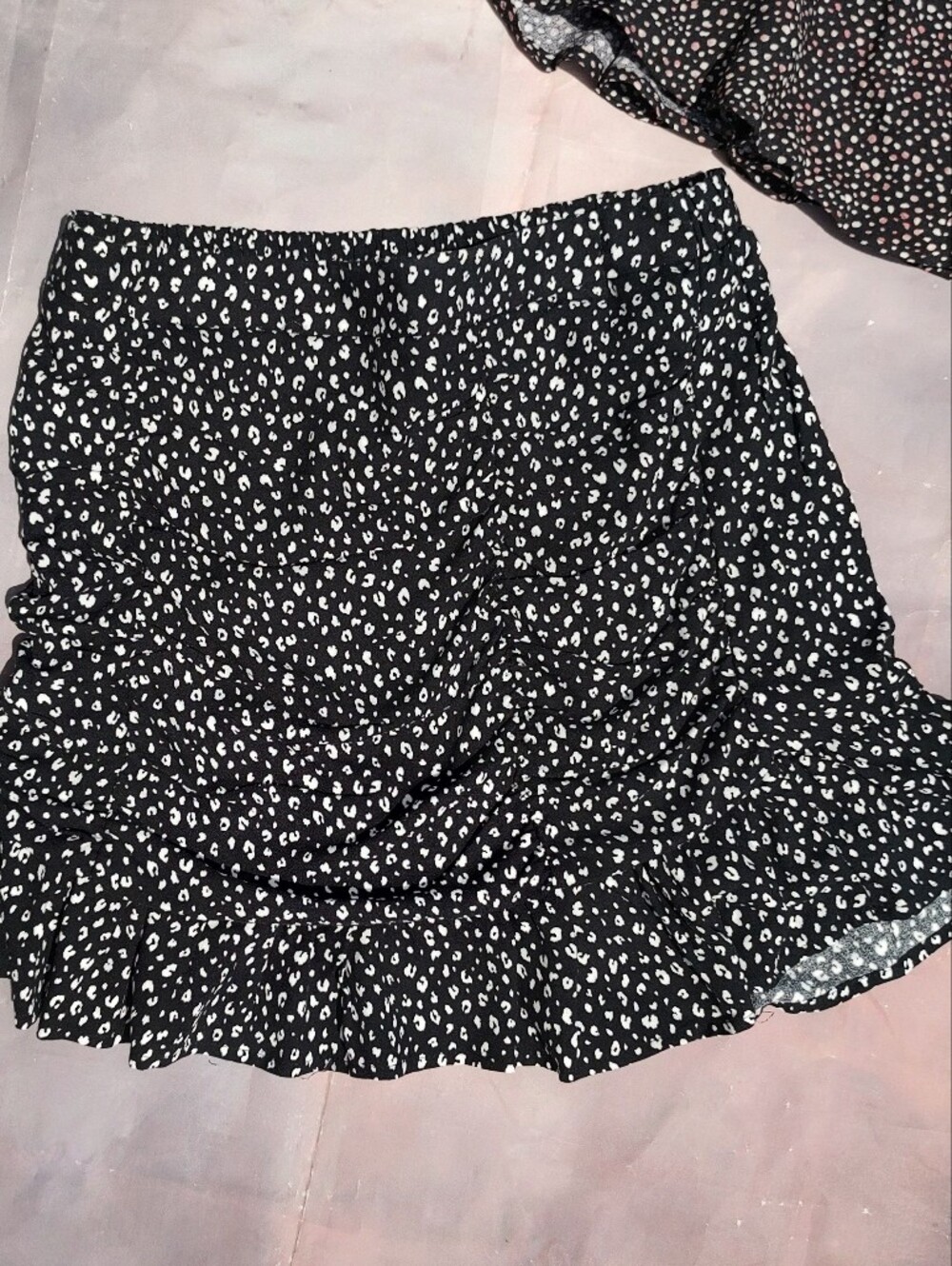 2 Urban Romantics Size Small Flirty Skirts! - Picture 4 of 7